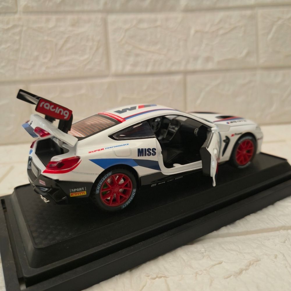 BMW M8 GTE Die-Cast Model Car – Premium Racing Edition Collectible