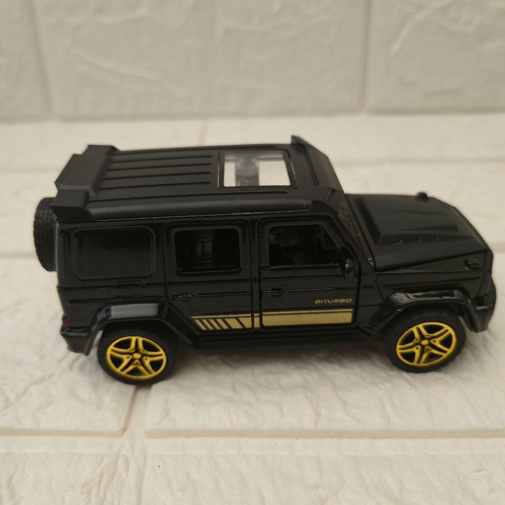 Black Luxury SUV Die-Cast Model with Gold Wheels – Premium Off-Road Collectible