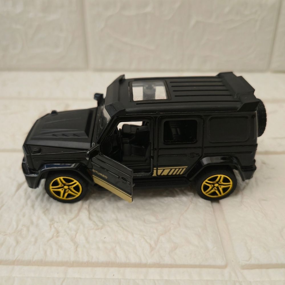 Black Luxury SUV Die-Cast Model with Gold Wheels – Premium Off-Road Collectible
