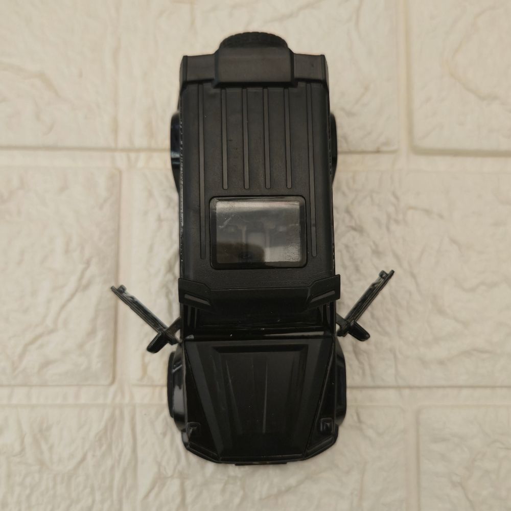 Black Luxury SUV Die-Cast Model with Gold Wheels – Premium Off-Road Collectible