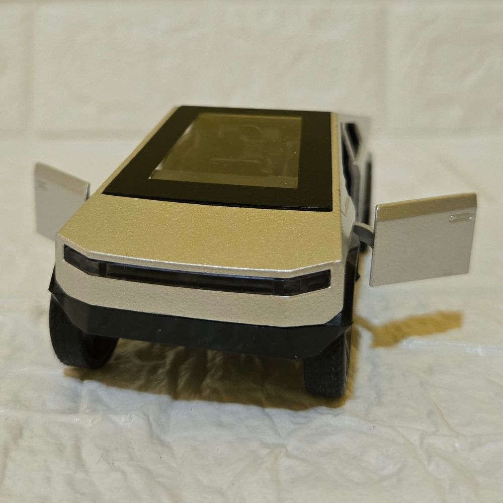 Futuristic Electric Pickup Die-Cast Model – Metallic Silver Collector’s Edition