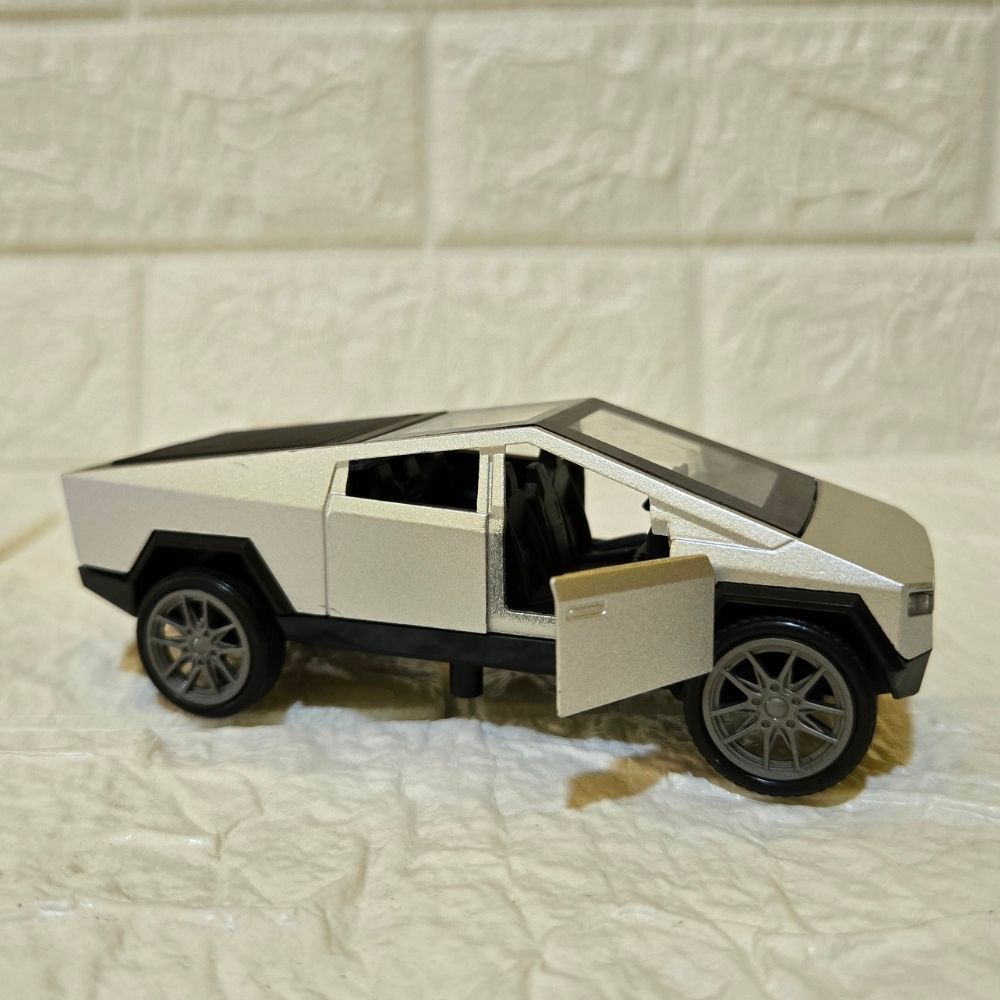 Futuristic Electric Pickup Die-Cast Model – Metallic Silver Collector’s Edition