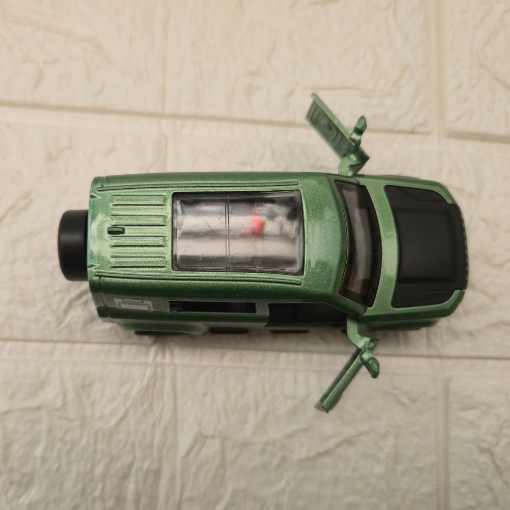 Metallic Green SUV Die-Cast Model Car – Modern Off-Road Collectible Vehicle