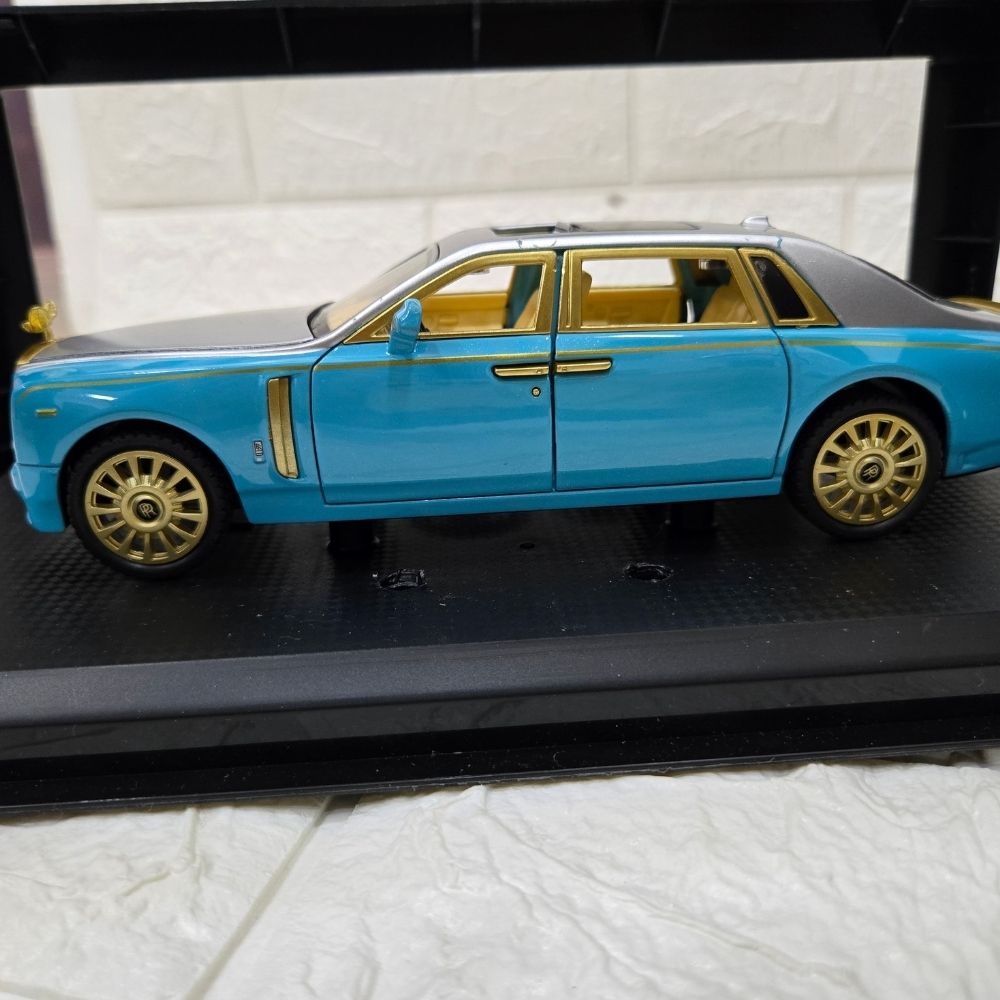 Luxury Rolls-Royce Phantom Die-Cast Model Car – Blue & Silver Collectible Scale Replica