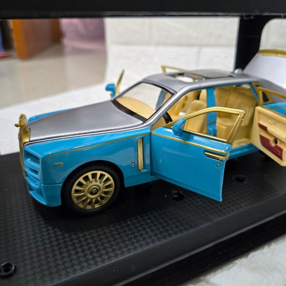 Luxury Rolls-Royce Phantom Die-Cast Model Car – Blue & Silver Collectible Scale Replica